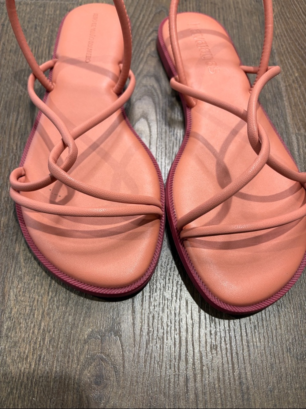 Havaianas. Women's Coral Pink Strappy Flat Sandals. Size 10 - Picture 2 of 6